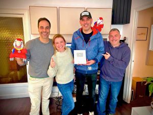 Los creadores de LaLaBla, Carla y Marc, junto con Jordi y Xavi, de la discográfica U98